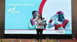 2. Suasana hybrid PIJAR yang edukatif: petani dan penyuluh terlibat aktif dalam praktik manajemen hama. (Dok. Syngenta Indonesia)