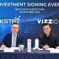 Mr. Terry Wong, CEO of HKSTP (left) and Mr. Jon Lee, CEO of Vizzio (right) officiate the strategic partnership signing at Hong Kong Science Park.