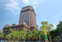 To advance global energy transition among high-net-worth clients, Cathay United Bank is collaborating with Macquarie Asset Management to promote private infrastructure investments. (Picture provided by Cathay United Bank)
