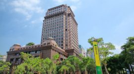 To advance global energy transition among high-net-worth clients, Cathay United Bank is collaborating with Macquarie Asset Management to promote private infrastructure investments. (Picture provided by Cathay United Bank)