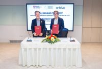 Professor Kah-Leong LIM, Associate Vice President (Biomedical & Life Sciences), NTU Singapore (left); Mr. Kwok Hoong SIU, Executive Director and Chief Executive Officer of Home Control (Right)