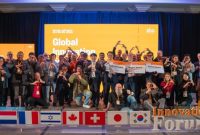 Group photo of all media representatives, VCs, startups, and government officials involved in Global Innovation Forum